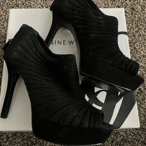 New never worn Nine West Women’s sz 8.5 Black Suede Stacked Shoe Stiletto